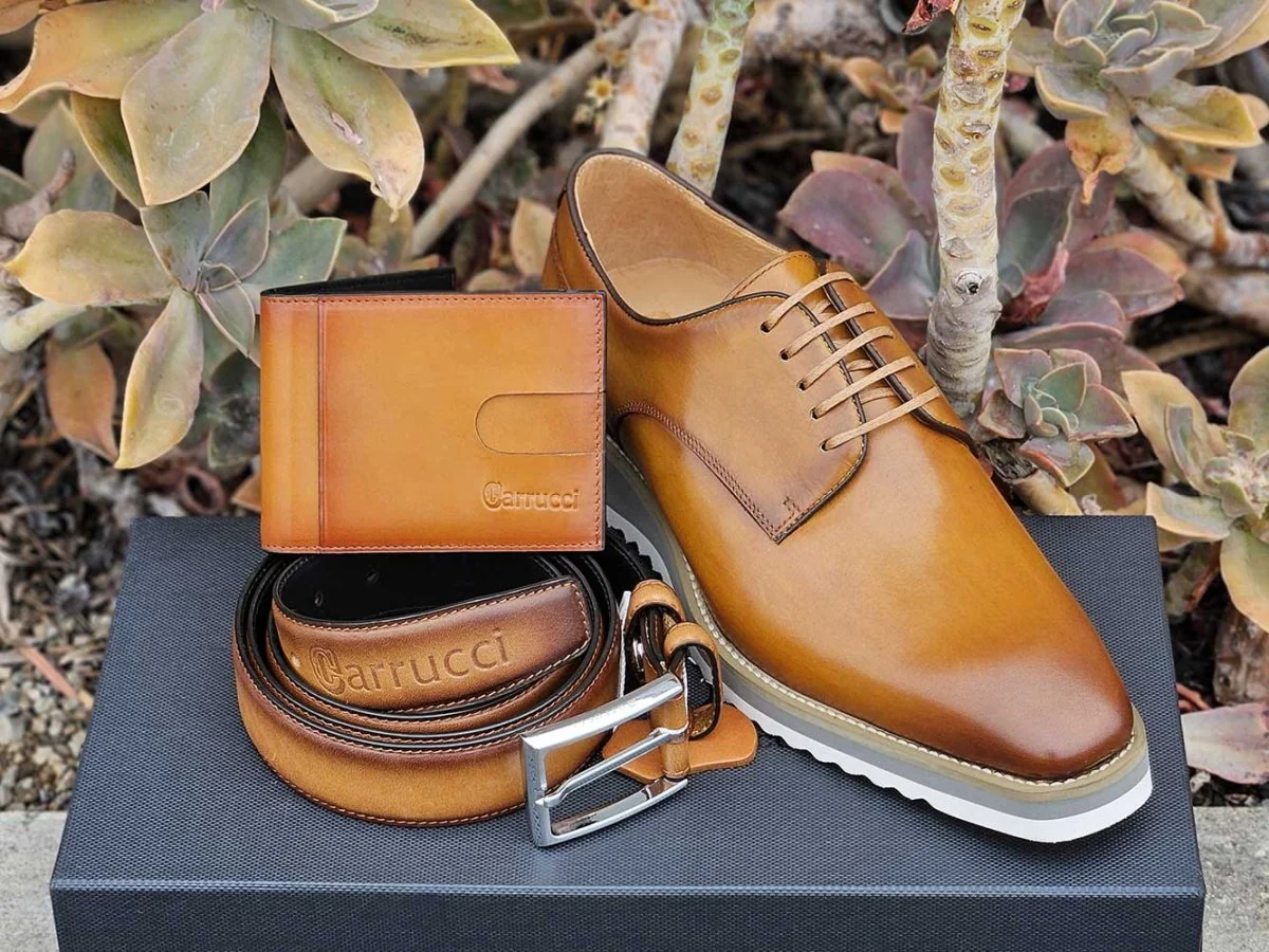 Carrucci Shoes Money Clip Bifold Wallet Calfskin Leather KC300-01 - Image 2